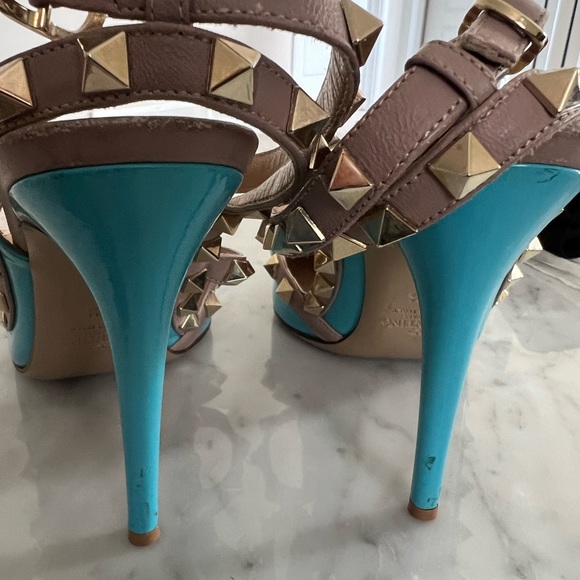 VALENTINO GARAVANI Rockstud Accents Leather T-Strap Pumps - Picture 12 of 12